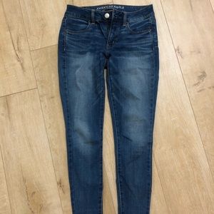 Medium wash American eagle jeans